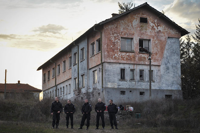 Bulgarien nahe der türkischen Grenze: Seit die Zahl schutzsuchender Menschen zugenommen hat, die versuchen, hier in die EU zu gelangen, hat Bulgarien den Grenzschutz massiv verstärkt: 2014 wurden hier 1500 zusätzliche Polizisten stationiert, ein Grenzzaun wurde errichtet. Immer wieder kommt es an der Grenze zu völkerrechtswidrigen Zurückweisungen von Flüchtlingen, so genannten Push Backs, oft in Verbindung mit Misshandlungen. Foto: Christina Palitzsch