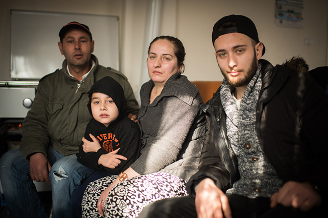 Bilder der Familie R. in ihrer Wohnung. Trotz gravierender gesundheitlicher Probleme der Mutter wurde die Familie mit drei minderjährigen Kindern nach Bosnien abgeschoben.