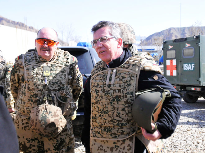 https://www.proasyl.de/wp-content/uploads/2016/03/NewsAfghanistanDeMaiziere_wikimediacommons_bundeswehr-660x495.jpg