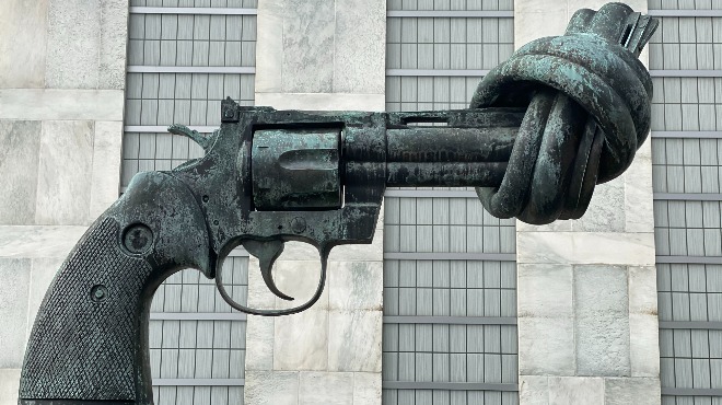 Denkmal vor den Vereinten Nationen, New York