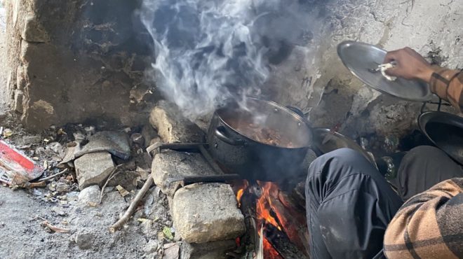 Bilder aus Majdan (Serbien), in der Nähe der rumänischen Grenze. Eine alte Milchfabrik dient als Unterkunft für Schutzsuchende. Fotos:klikAktiv